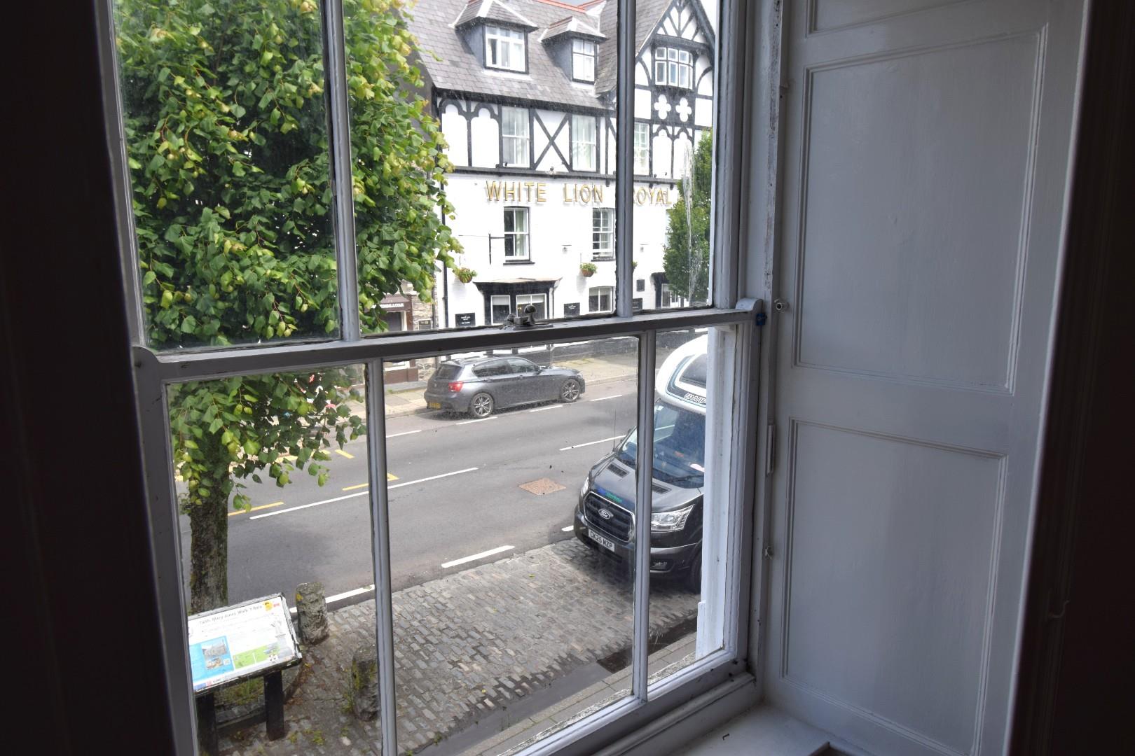 Main Living Room / Lounge